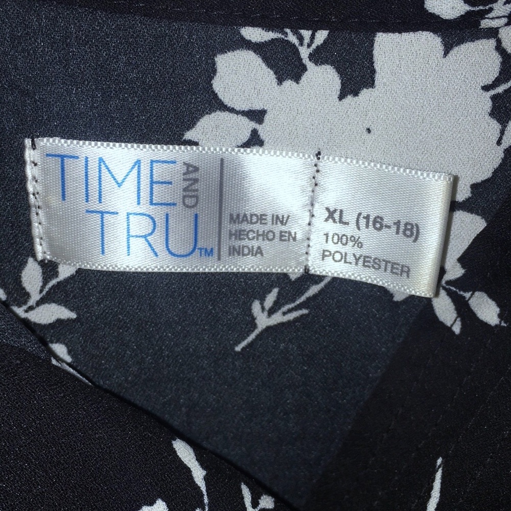 Tunic style flower blouse - Picture 5 of 9